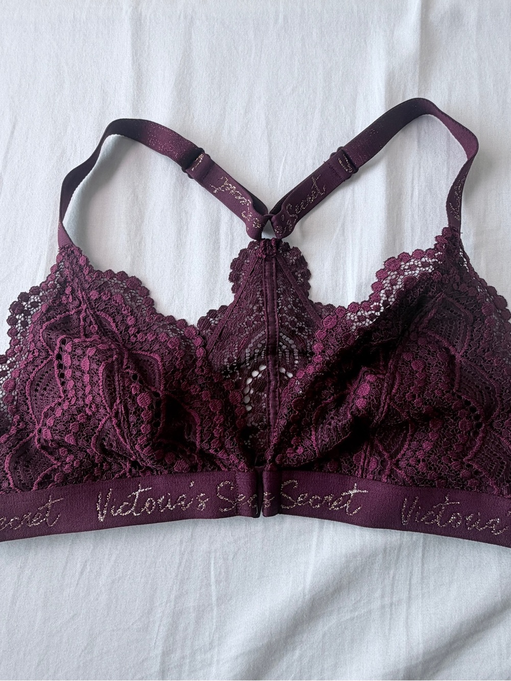 Victoria's Secret Burgundy Gold Signature Front Closure Lace Bra Wireless M